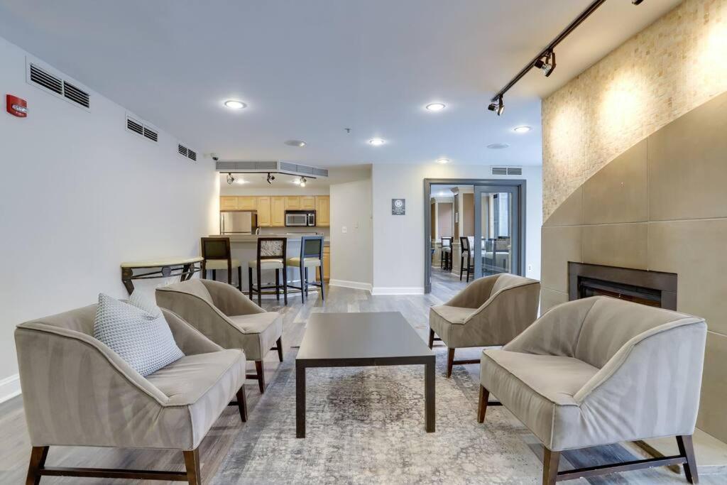 Sensational 1 Bedroom Condo At Ballston Place With Gym アーリントン エクステリア 写真